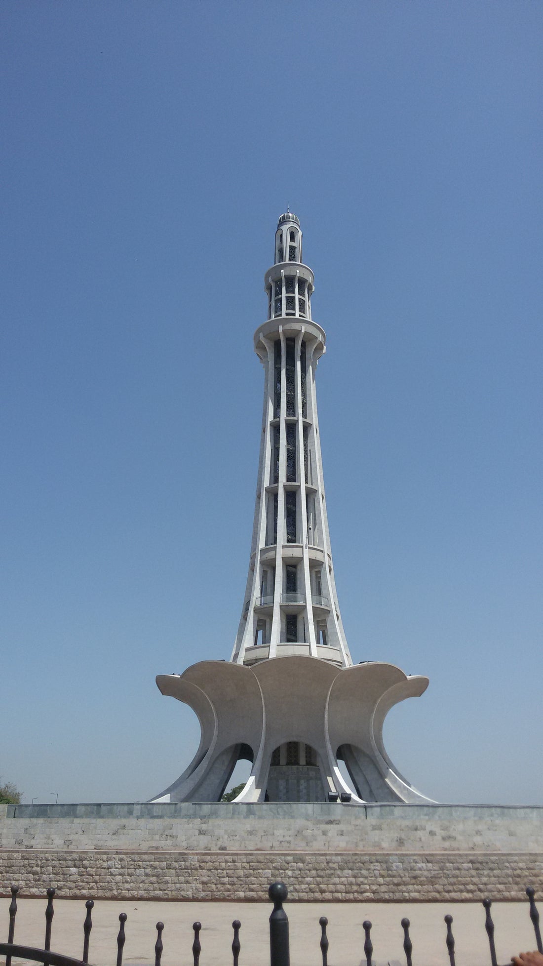 Minar-e-Pakistan monument in Lahore, symbol of Pakistan's independence